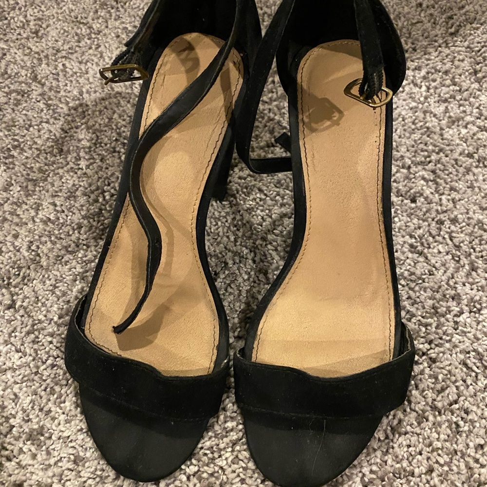 Bundled heels sale- CLOSET CLEANOUT